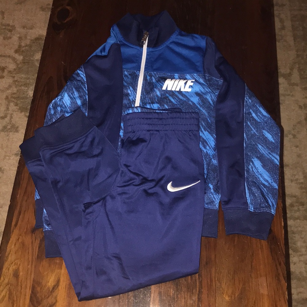 Nike zip up and sweatpants outfit Boys size 7